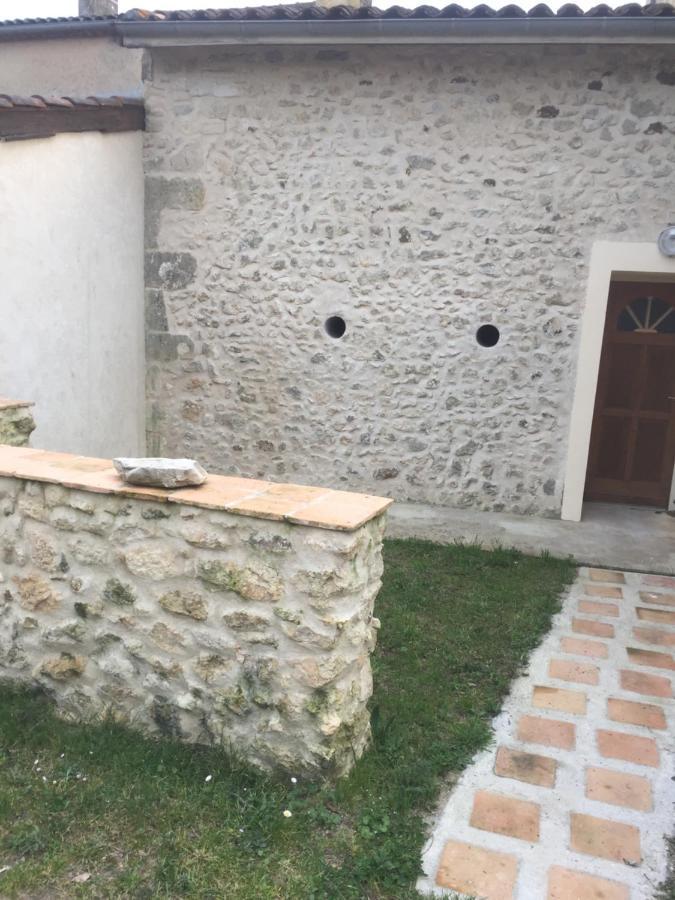 Superbe Gite A La Campagne Dans Le Bordelais Saint-Vivien-de-Blaye Exterior foto